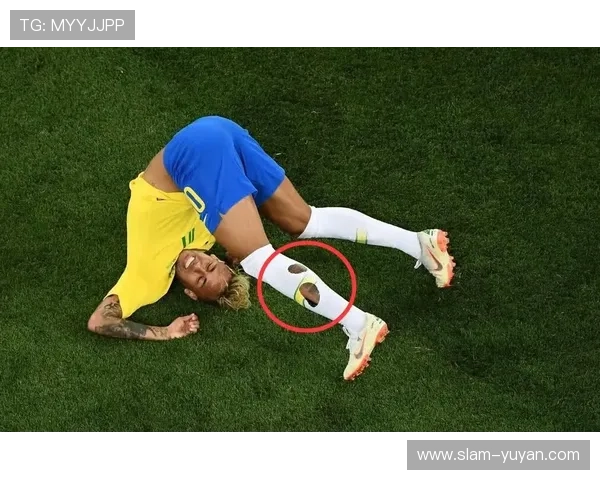 足球赛观众意外被球星踢中瞬间场面紧张引发全场关注